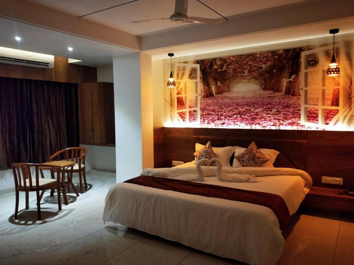 Hotel The Grand Piano - Best Business Hotel In Patan Exterior photo