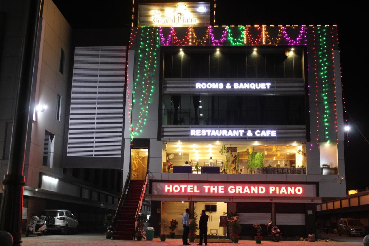 Hotel The Grand Piano - Best Business Hotel In Patan Exterior photo