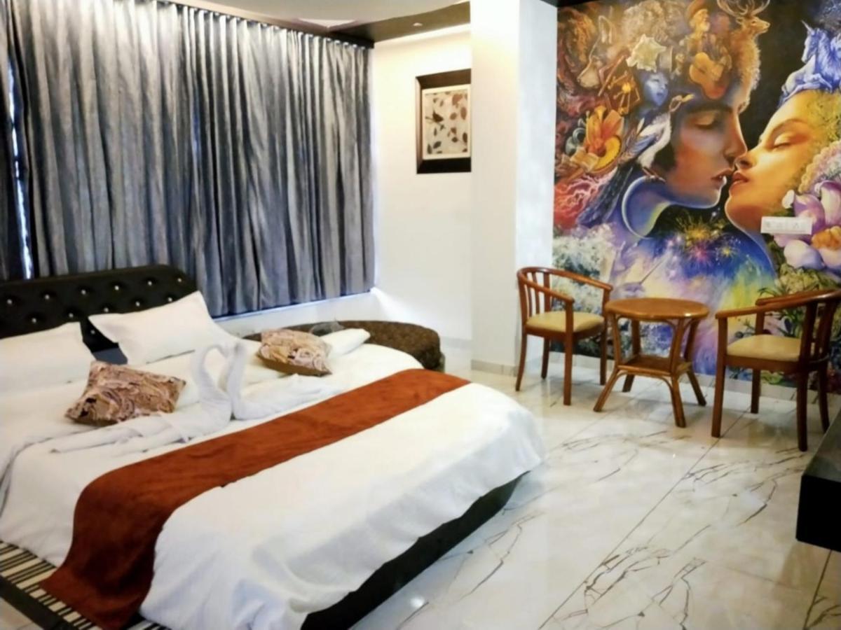 Hotel The Grand Piano - Best Business Hotel In Patan Exterior photo