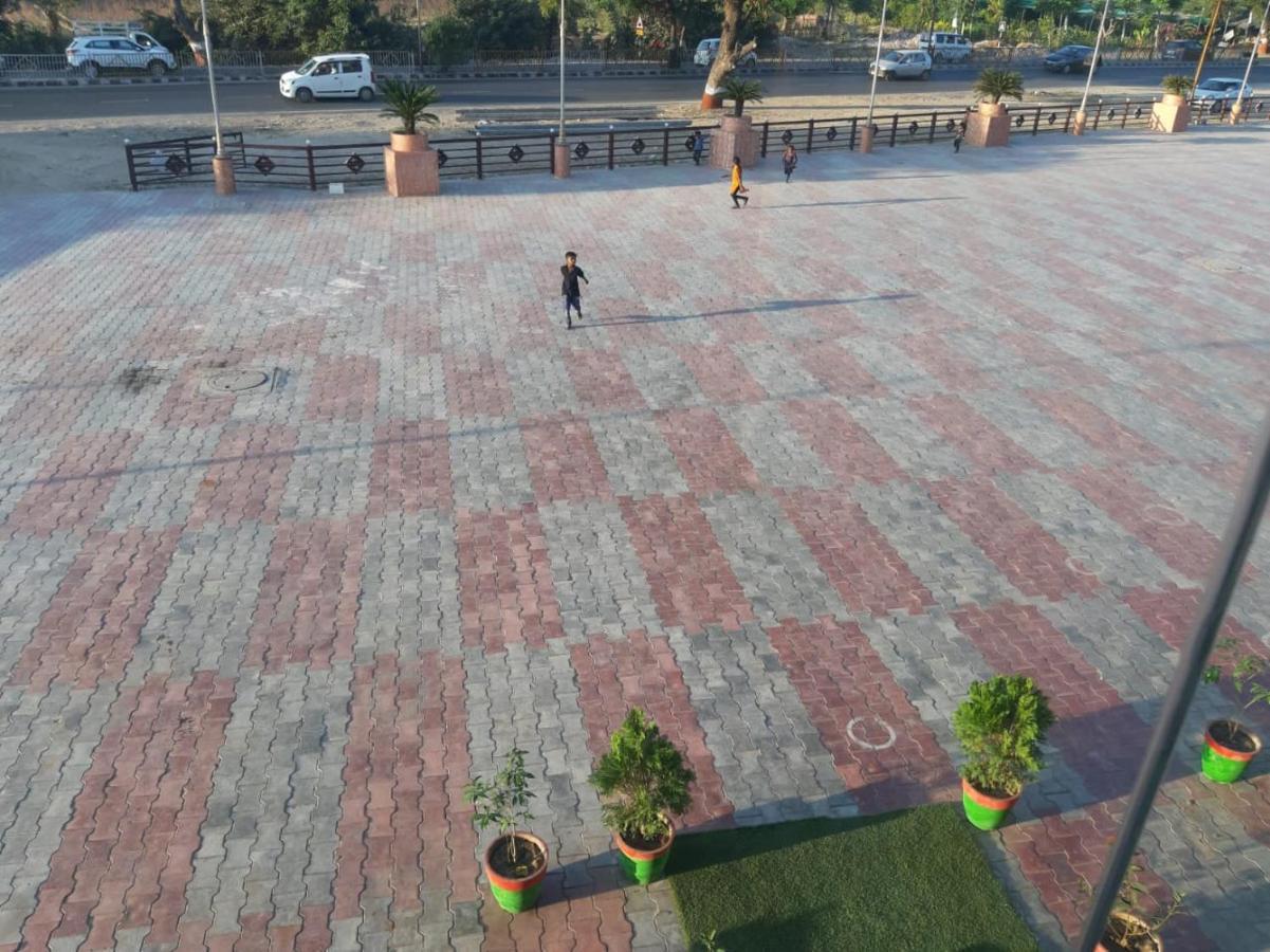Hotel The Grand Piano - Best Business Hotel In Patan Exterior photo