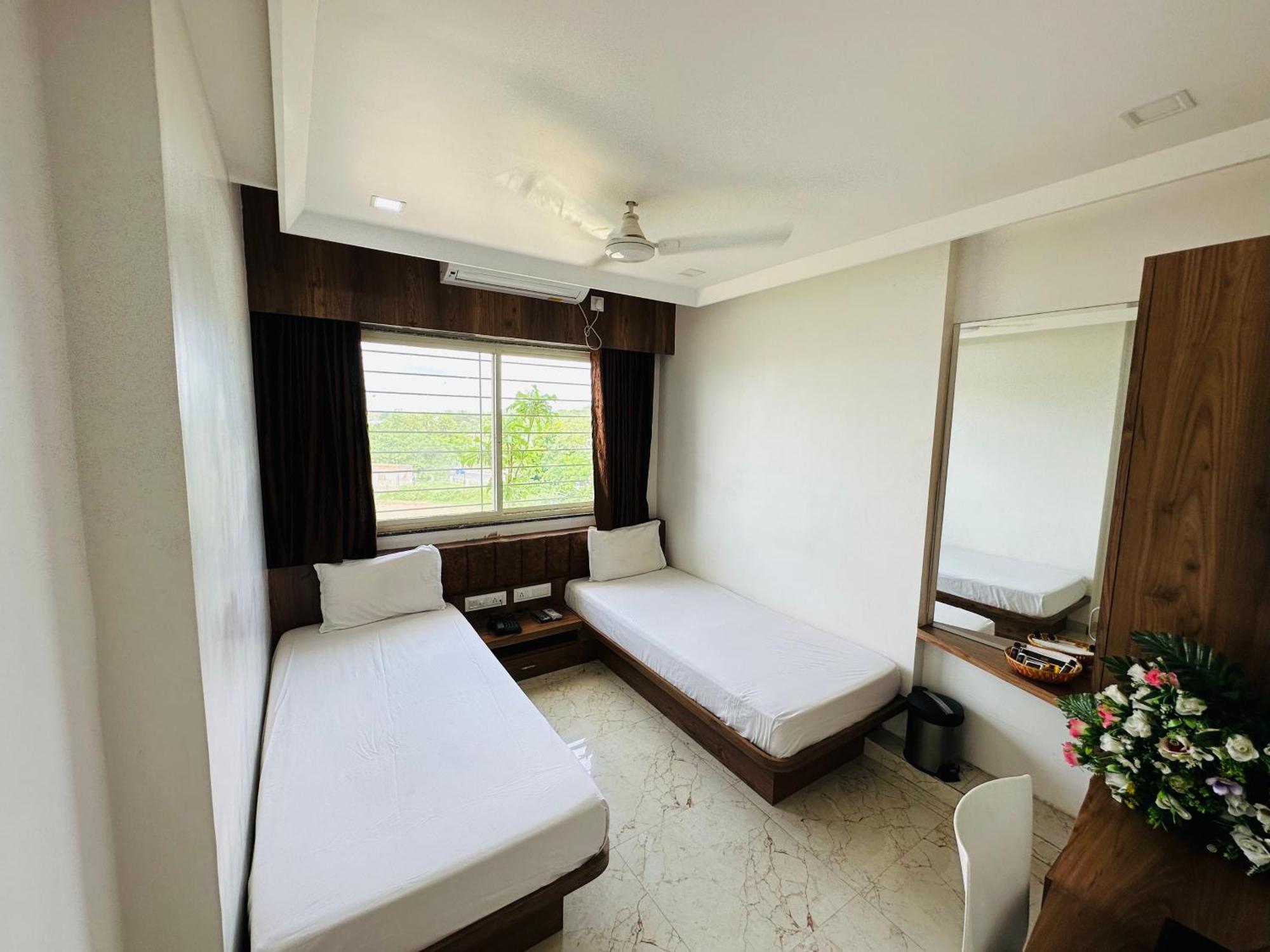 Hotel The Grand Piano - Best Business Hotel In Patan Exterior photo